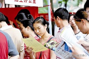 沃格尔：阿祖布克今天会有出场机会 他的身高能对上萨博尼斯